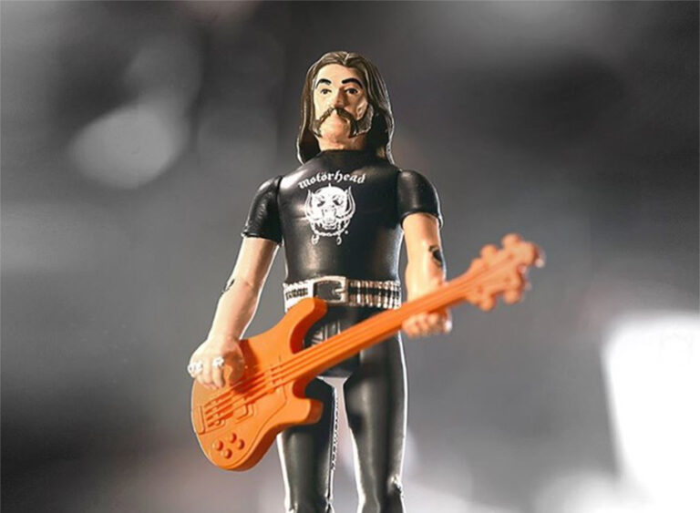Akciona figurica Lemmy predstavljena pred 40. rođendan albuma “Ace Of Spades”… naoružana je, naravno, “gromovitim basom”