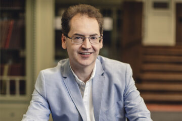 Deneš Varjon/ Photo: Mihály Kondella (promo, Kolarac)