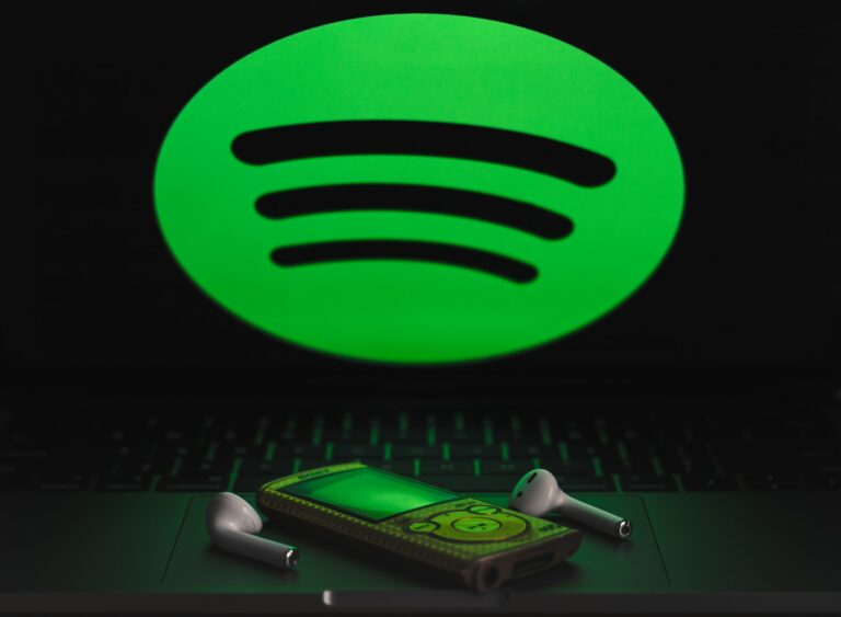 Odobren zastrašujući patent… Ako slušate Spotify, Spotify će uskoro slušati vas!