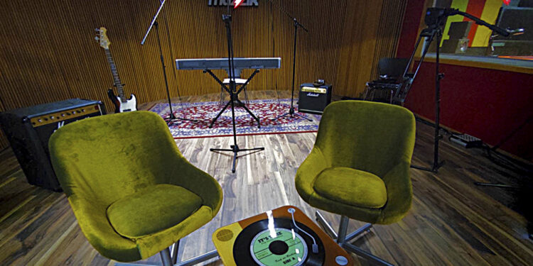 Studio/ Photo: Promo (AMVA 2020)