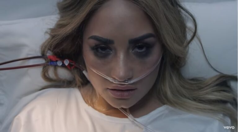 Uhvatila se u koštac sa svojim demonima… Album “Dancing With The Devil” donosi jednu sasvim drugačiju Demi Lovato
