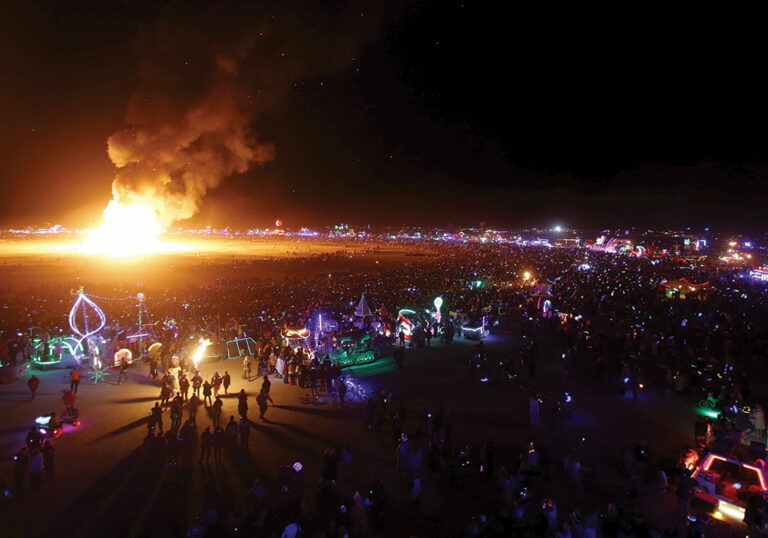 Posetioci kultnog festivala Burning Man zarobljeni u američkoj pustinji…