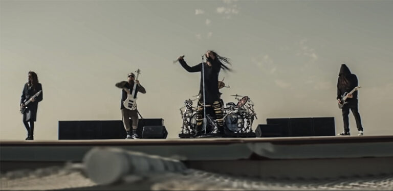 Korn tizovao novu pesmu “Now”, drugu najavu albuma “Requiem”, uz zanimljivo “Igricu”…