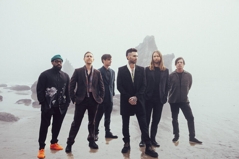 Maroon 5 objavili novi album… Sedmo studijsko izdanje posvetili preminulom menadžeru