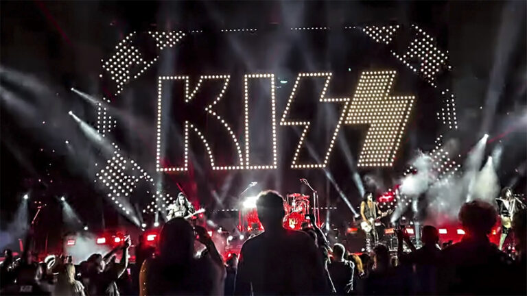 Užina pred obilan ručak… Kiss se vratio na binu mini setom na Tribeca Film festivalu, počelo zagrevanje za svetsku turneju