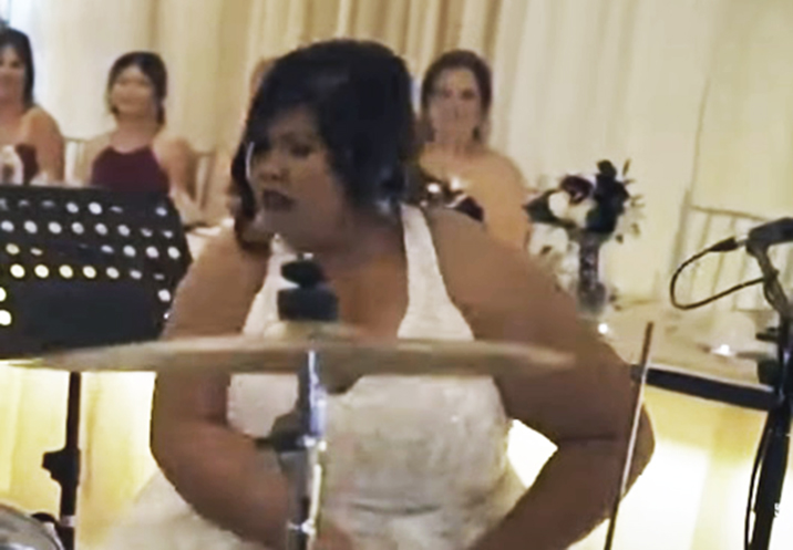 Mlada “kida” kao Bonam… Pogledajte kako nevesta razvaljuje bubnjeve na svom venčanju