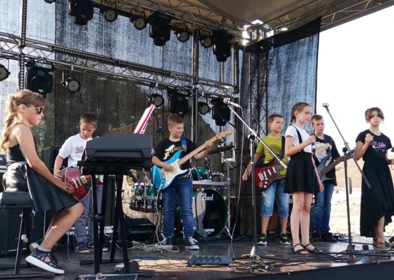 Ovako se čuva rokenrol… Muzički kamp u Bečeju za decu od 7 do 16 godina