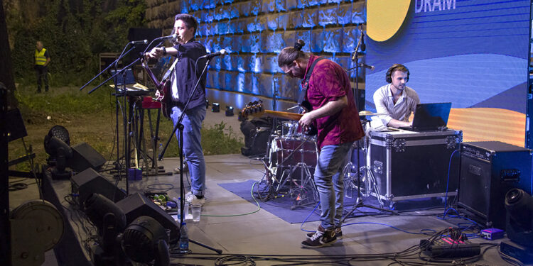 dram/ Photo: AleX