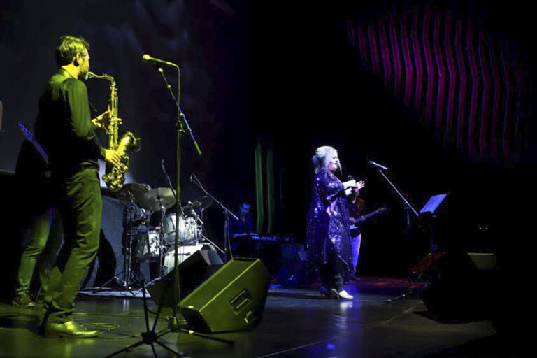 Respect kraljici soula… U Kombanku održano veče posvećeno Areti Frenklin uz mini koncert i projekciju filma “Respect”