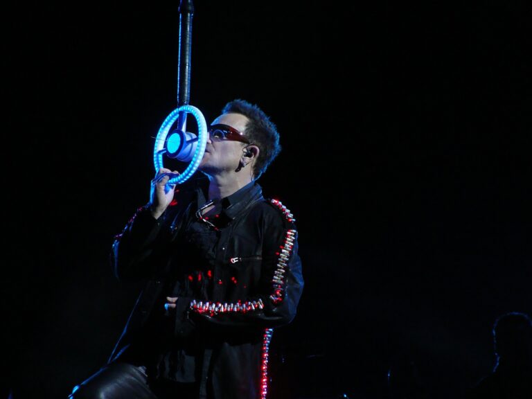 Ljubav, mržnja i ništa između…  U2 objavili novu pesmu “Your song saved my life”