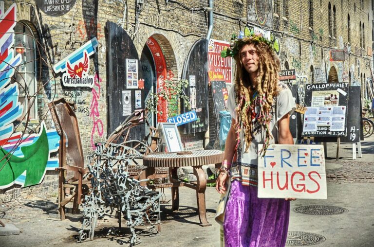 Dobrodošli u Freetown Christiania, najveću hipi zajednicu koja postoji već 50 godina… socijalni eksperiment koji nije svima bio po volji, a ima samo 3 pravila