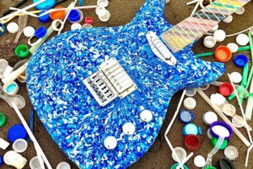 Gitara od plastike iz okeana/Photo: YouTube printscreen
