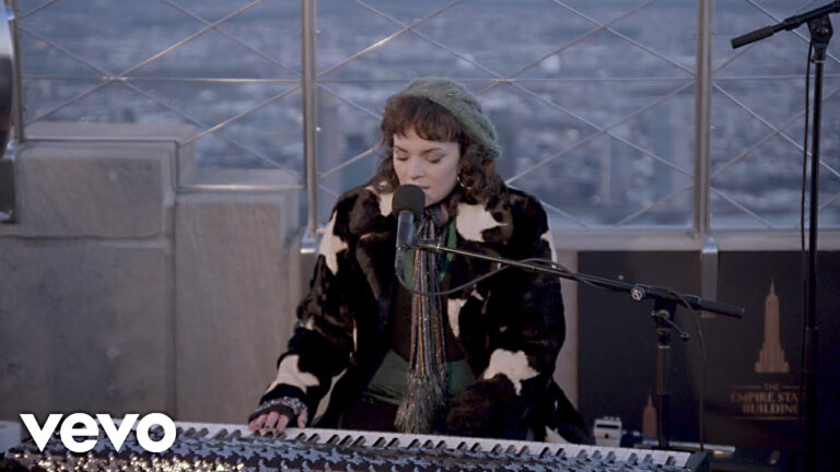 Nora Džouns, u čast Beatlesa… Pogledajte nastup legendarne pevačice na vrhu Empire State Buildinga