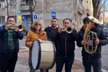 Žika Todorović i ulični orkestzar/Photo: instagram printscreen