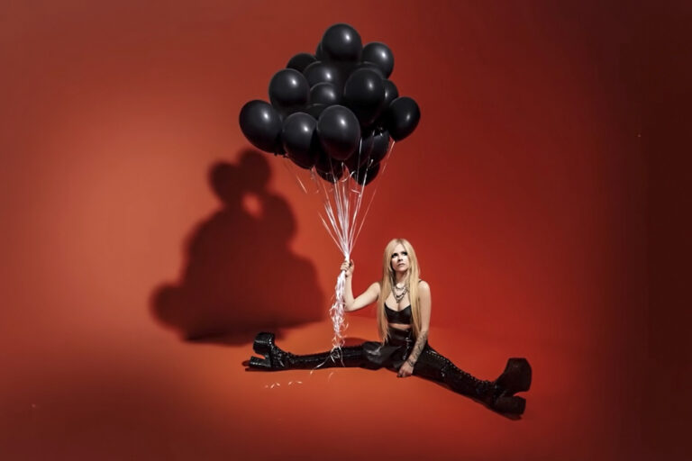 Povratak korenima… Avril Lavinj predstavila album “Love Sux“