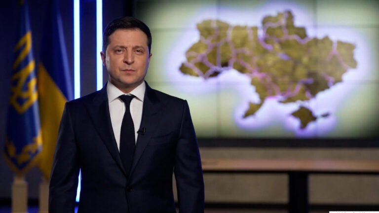 Ludilo je na vrhuncu… U Ukrajini se ratuje, a svetske TV mreže se utrkuju oko prava za emitovanje serije u kojoj glumi Zelenski
