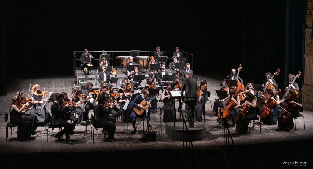 Orkestar "Vitorio Kalamani/ Photo: Angelo Palmieri (promo, Kolarac)