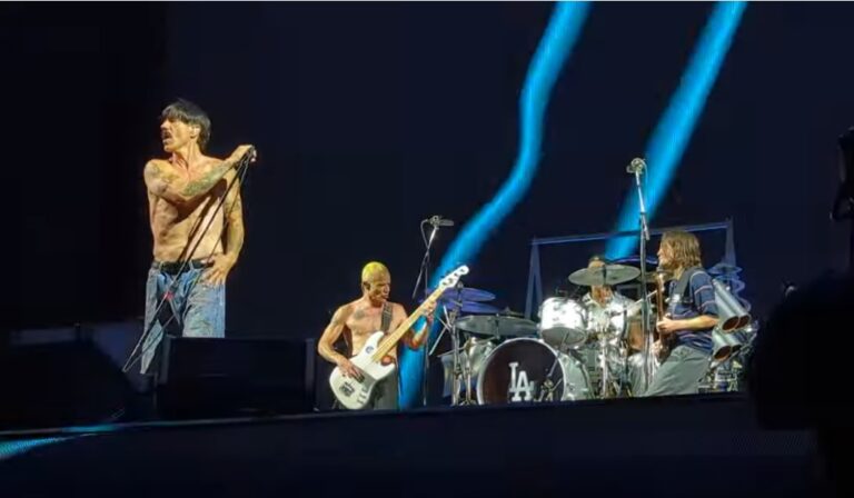Kidis i Frušante ponovo kidaju zajedno… Red Hot Chili Peppers u Sevilji počeli svetsku turneju, evo kako je bilo