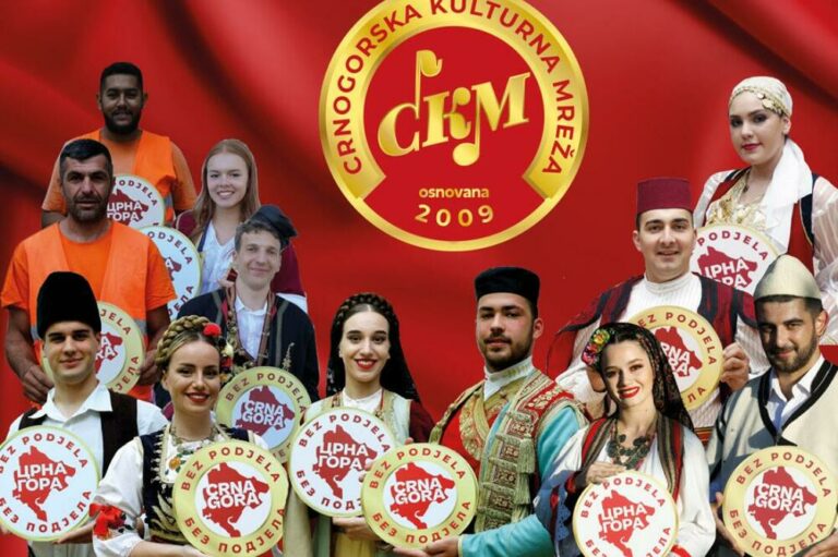 Crnogorska kulturna mreža u kampanji “Bez podela” sve obukla u narodne nošnje, a Rome – u đubretarske uniforme