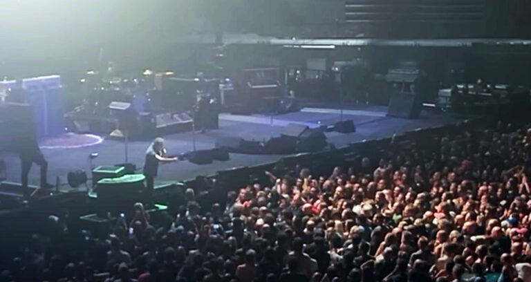 Upalite svetla, mi ovde ne udaramo ljude… Edi Veder isterao devojku s koncerta Pearl Jam jer je započela tuču