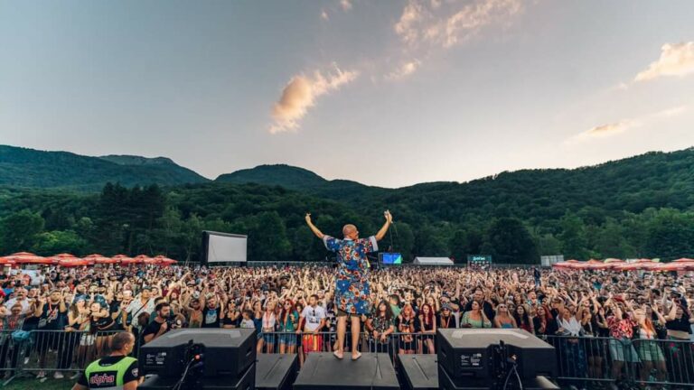 Gobac je to najbolje objasnio: OK Fest je balkanski Woodstock. sve je zeleno i svi su veseli…