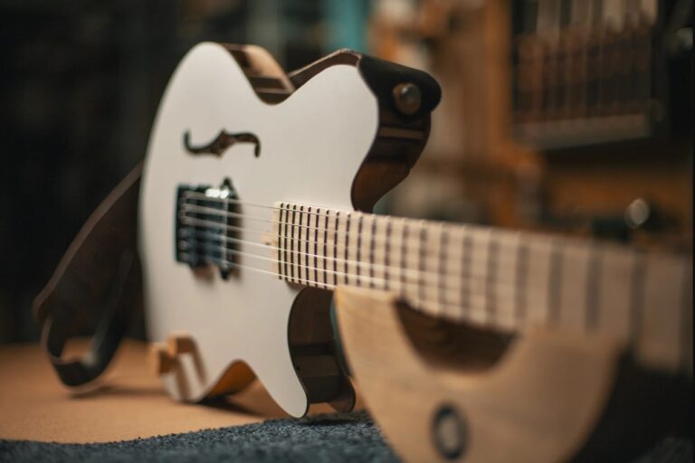 Masterpeace… Belgijanac napravio gitaru od IKEA nameštaja