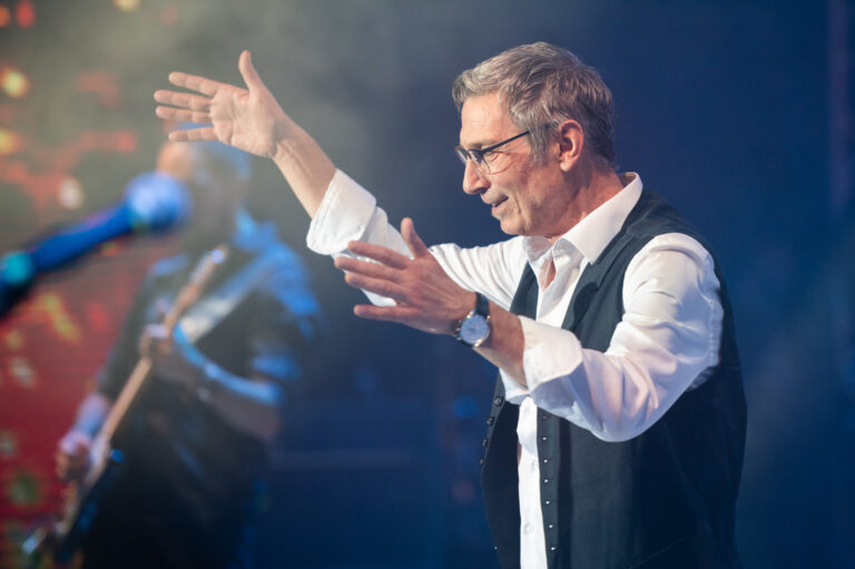 Massimov glas ponovo sija… Kultni album “Sjaj u tami” dobio remasterizovano vinilno izdanje