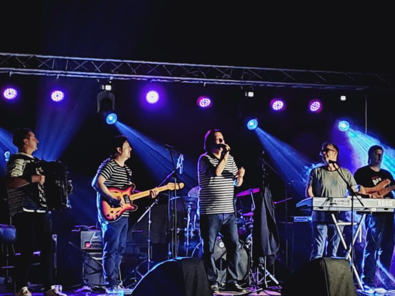 Đura i mornari na prvom muzičko-letačkom Divstock festivalu u Divcima…