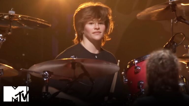 Sin Tejlora Hokinsa, Šejn, svirao bubnjeve s očevim bendom Chevy Metal…