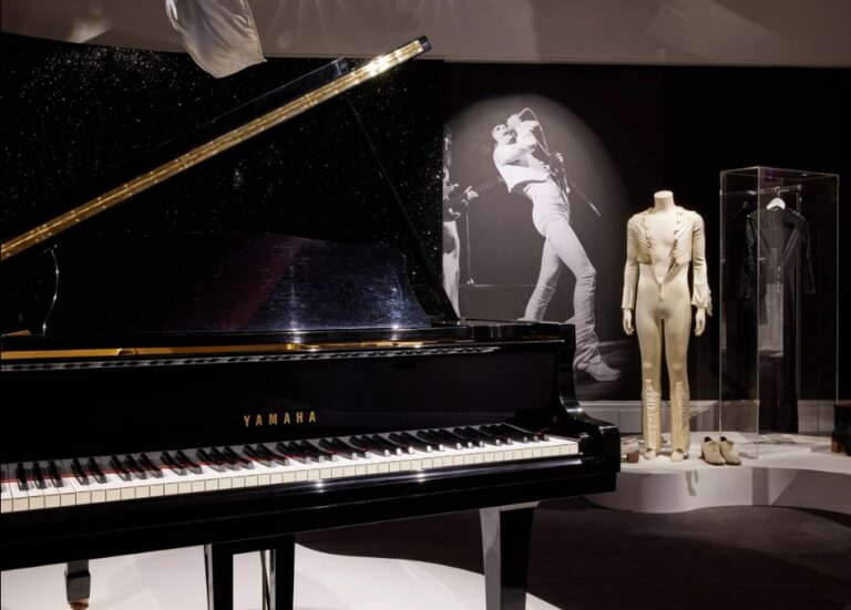Fredijev klavir na kojem je komponovao “Bohemian Rhapsody” prodat “ispod cene” na aukciji… “samo” 2 miliona evra