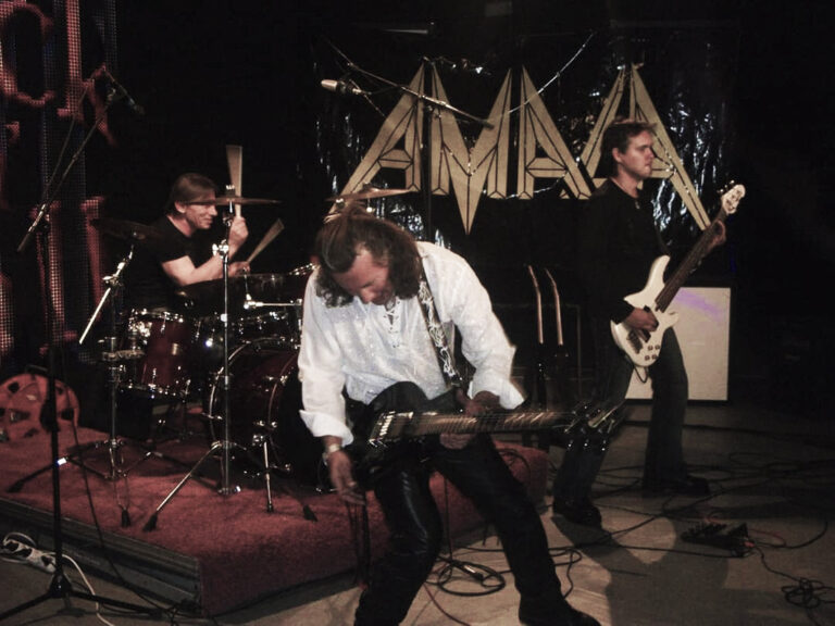 Rumunsko-srpski hard rock musketari Amala predstavljaju novi album na promociji u Temišvaru…