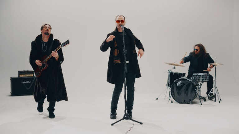 Supersonic Trio predstavlja se publici istoimenim žestokim debitantskim singlom