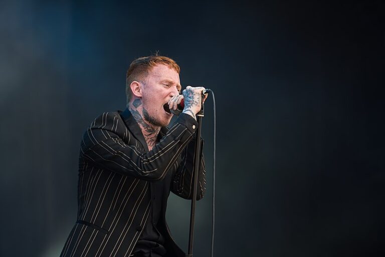 Sex Pistols pojačani Frenkom Karterom sviraju kompletan “Nevermind the Bollocks” na koncertima za spas londonskog Bush Halla