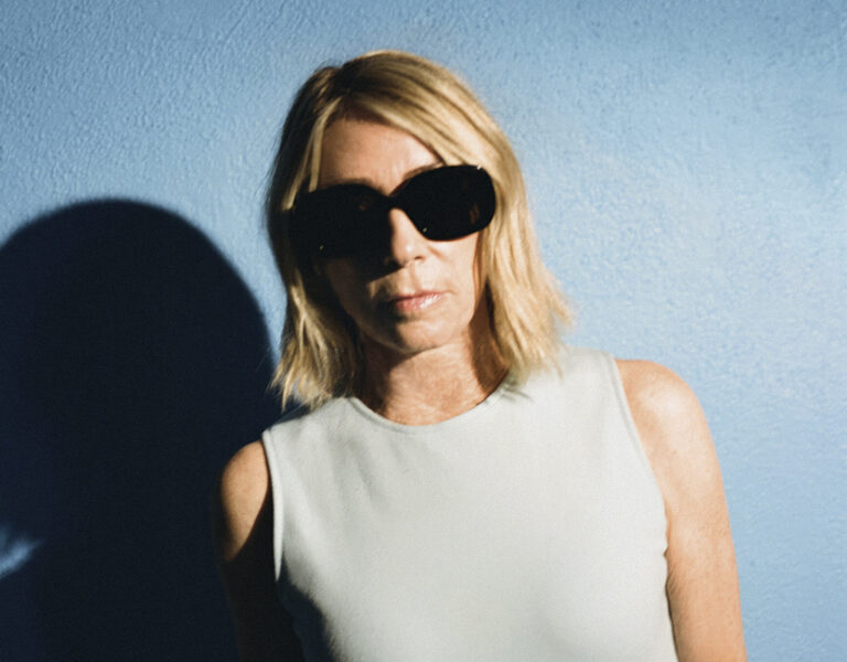 Kim Gordon objavila novu numeru “Bangin’ on the Freeway”, koja će se naći na deluxe izdanju albuma “The Collective”