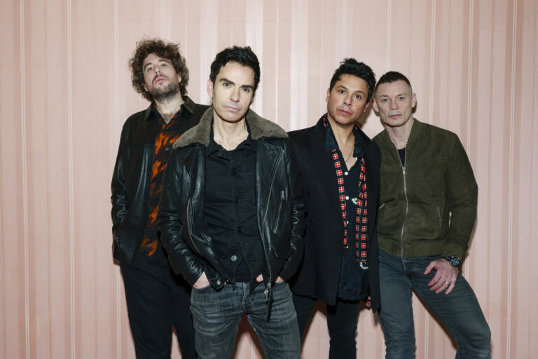 Smejete se, plačete i čekate… Stereophonics objavili novi studijski album “Make ’em Laugh, Make ’em Cry, Make ’em Wait”