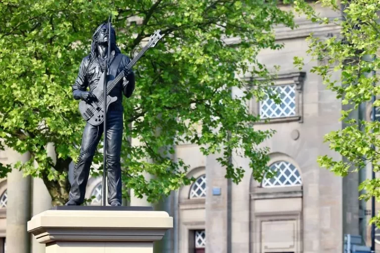 Avatar najčistijeg duha rok’n’rola… Lemi Kilmister dobio spomenik u rodnom gradu 