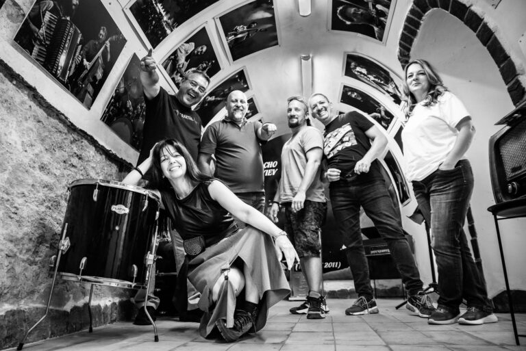 Trenutak za pamćenje na otvaranju Arsenalovog Garden Stage-a: Fraktal premijerno predstavlja “Vreteno (Biska 8)” R. M. Točka