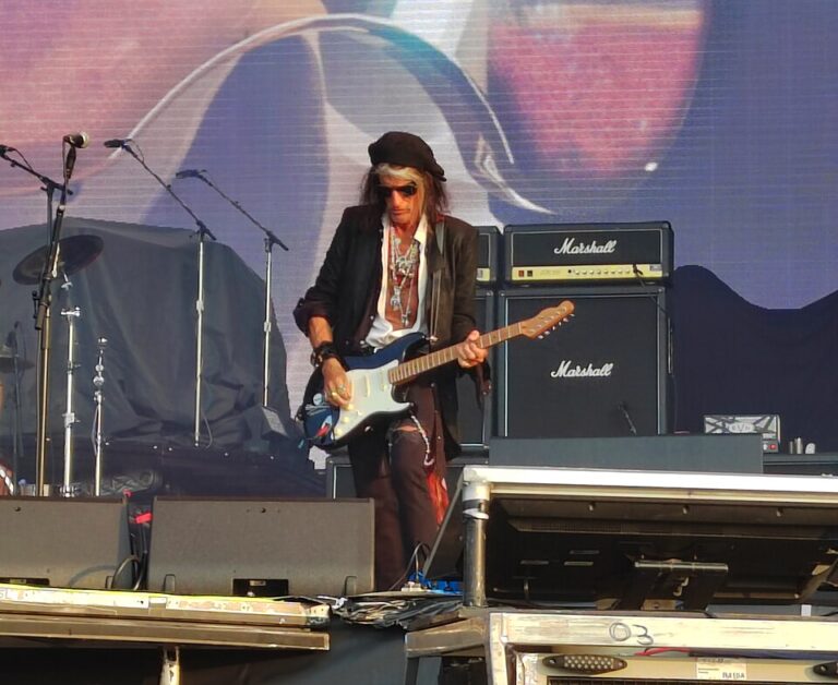Gitarista Aerosmitha Džo Peri kreće na letnju turneju sa svojim novim “garage bendom na steroidima”