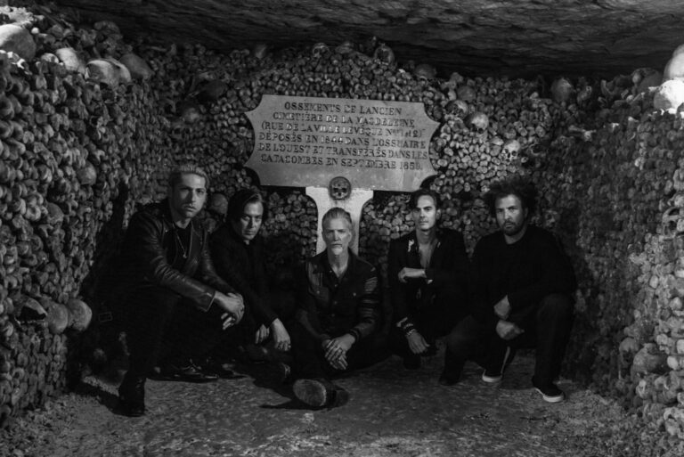 QOTSA u pariskim katakombama… Predstavljen trejler za koncertni film “Alive in the Catacombs”
