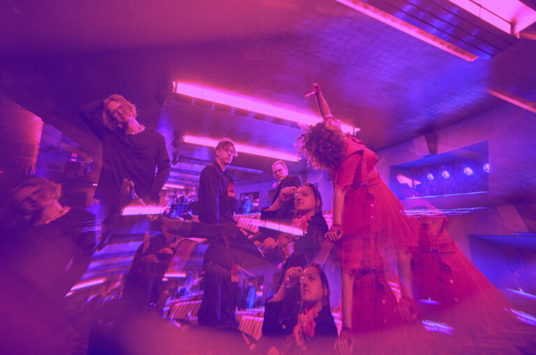 Vreme je za novi početak… Arcade Fire objavili sedmi studijski album “Pink Elephant”