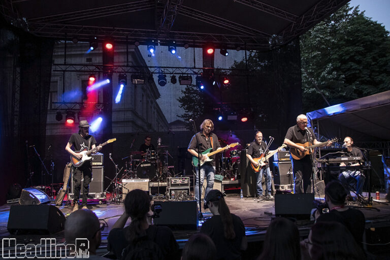 Zoran Predin i Nikola Čuturilo sa Analognom rasom u aprilu u BitefArtCafeu