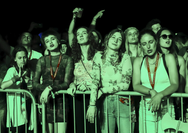 Kako je jedna novinarka zavolela letnje festivale… + vodič kroz muzičko leto u regionu