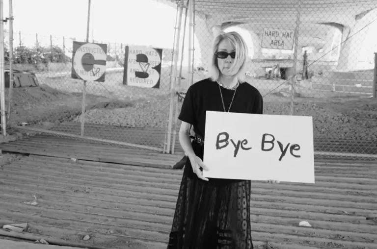 Kim Gordon obradila svoju pesmu i poslala poruku Trampu: Bye, bye…