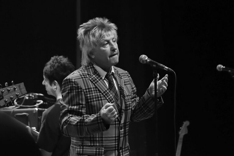 Frontmen punk benda The Bollock Brothers utopio se u moru kod obala Irske…