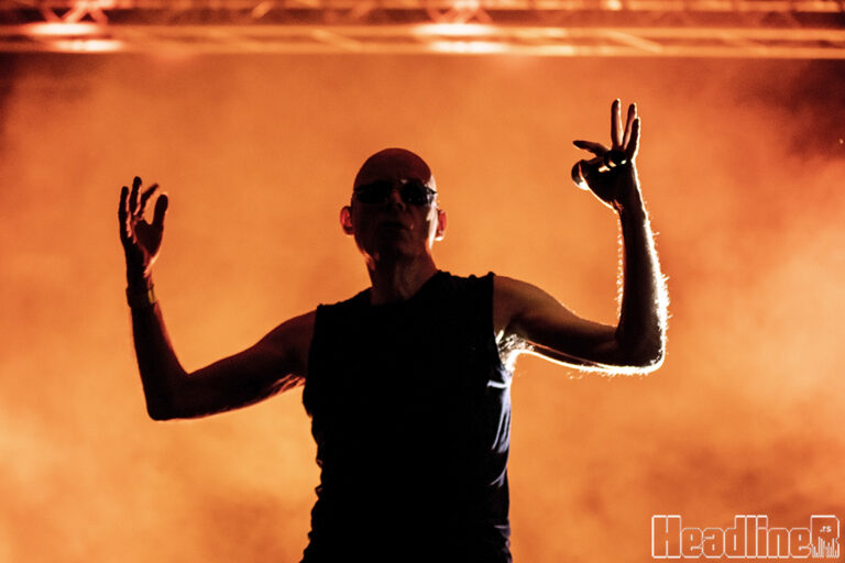 Letnji koncert zimskih žanrova – The Sisters of Mercy u Beogradu (fotoreportaža)