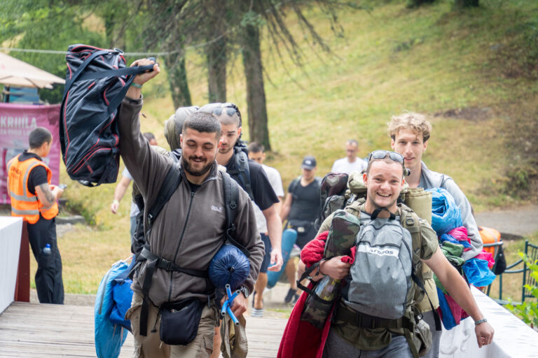 Tjentište ponovo diše za OK Fest: Otvoren kamp i počelo četvorodnevno festivalsko putovanje