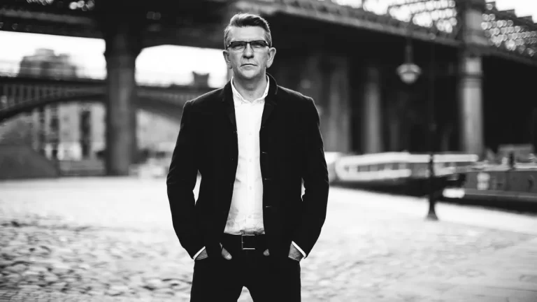 Stiže “The Drums”, autobiografija bubnjara grupe The Smiths Majka Džojsa