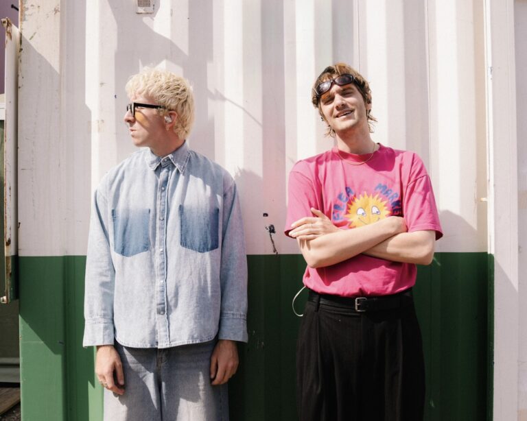 Novi talas euforičnog indie-popa… Good Neighbours singlom “found u/me” najavili album “Blue Sky Mentality”