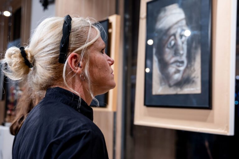 Otvorena izložba “30 godina galerije Haos, 3 decenije saradnje” u Francuskom institutu