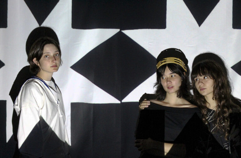 Horsegirl objavile digitalni EP “Julie In Twos” i najavljuju fizičko izdanje “Two Julies”